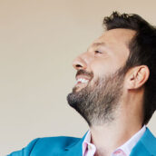 Bologna in Champions: Cesare Cremonini suona l’inno della coppa per festeggiare Bologna in Champions: Cesare Cremonini suona l’inno della coppa per festeggiare