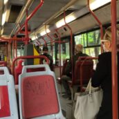 Bologna, ragazzino trova un borsello sul bus e lo restituisce: dentro c’erano 60mila euro Bologna, ragazzino trova un borsello sul bus e lo restituisce: dentro c’erano 60mila euro