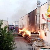 Incendio nell’area industriale di Vallata: intervento tempestivo dei Vigili del Fuoco Incendio nell’area industriale di Vallata: intervento tempestivo dei Vigili del Fuoco