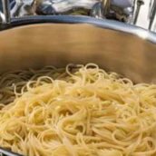 Cucinare in barca con l’acqua di mare: ecco il nuovo pericoloso trend dell’estate Cucinare in barca con l’acqua di mare: ecco il nuovo pericoloso trend dell’estate