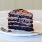 Ristorante fa pagare 60 euro per il taglio della torta, parla il titolare Ristorante fa pagare 60 euro per il taglio della torta, parla il titolare