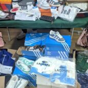 Sequestrati 110 prodotti di abbigliamento, calzature e borse contraffatti Sequestrati 110 prodotti di abbigliamento, calzature e borse contraffatti
