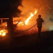 Incendio sull’Autostrada A16: auto in fiamme, conducente e passeggera illesi Incendio sull’Autostrada A16: auto in fiamme, conducente e passeggera illesi