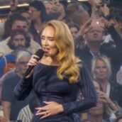 Adele annuncia lo stop: «Non vi vedrò per un tempo molto lungo» Adele annuncia lo stop: «Non vi vedrò per un tempo molto lungo»