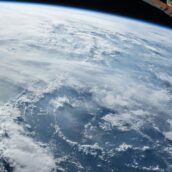 Dal 2025 sarà possibile fare la proposta di matrimonio nello spazio Dal 2025 sarà possibile fare la proposta di matrimonio nello spazio