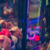 Grugliasco, ragazza rimane incastrata nella macchinetta dei peluche Grugliasco, ragazza rimane incastrata nella macchinetta dei peluche
