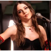 Angelina Mango, vigilia di Natale al pronto soccorso: “Mi sono ustionata” Angelina Mango, vigilia di Natale al pronto soccorso: “Mi sono ustionata”