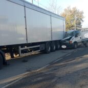 Incidente nei pressi dello svincolo di Ponte e Torrecuso: coinvolti un articolato e un furgone