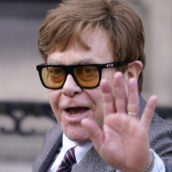 Elton John, la rivelazione shock:”Ho perso la vista” Elton John, la rivelazione shock:”Ho perso la vista”