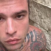 Fedez paparazzato a St. Barth con una bionda, è una nuova fidanzata? Fedez paparazzato a St. Barth con una bionda, è una nuova fidanzata?