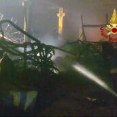 Incendio a Sperone: Vigili del Fuoco di Avellino in azione per tutta la notte