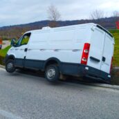 Furgone esce fuori strada sulla SS 7: intervento dei Vigili del Fuoco e Carabinieri