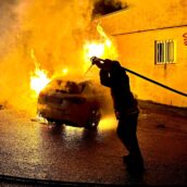 Avellino, in fiamme un’autovettura alla periferia della città