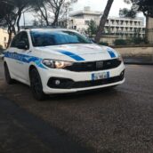Benevento, tenta di dar fuoco ad un indumento per riscaldarsi: fermato dalla Polizia Municipale Benevento, tenta di dar fuoco ad un indumento per riscaldarsi: fermato dalla Polizia Municipale