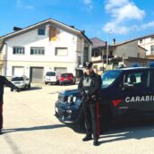 Si finge Maresciallo dei Carabinieri per riavere la sua auto sequestrata: smascherato e denunciato da quelli veri