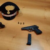 Benevento, armi nascoste nel controsoffitto: arrestata 36enne