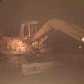 Sant’Angelo a Scala, escavatore in fiamme sul cantiere di un plesso scolastico