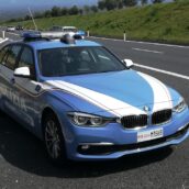 Carenze sanitarie, assenza di etichette e di tracciabilità: sequestrati 200 kg di prodotti dolciari indiani e ortofrutticoli