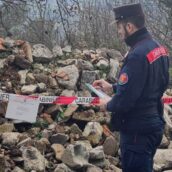 Abbandono e gestione illecita di rifiuti: denunciato un imprenditore