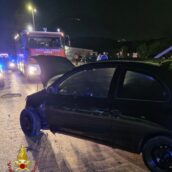 Incidente stradale ad Avellino: auto contro un palo in via Giulio Acciani Incidente stradale ad Avellino: auto contro un palo in via Giulio Acciani