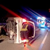 Perde il controllo e si ribalta sull’asfalto: giovane finisce in ospedale Perde il controllo e si ribalta sull’asfalto: giovane finisce in ospedale