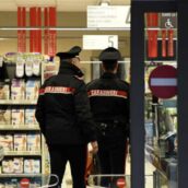 Avellino, pendolari del furto nei supermercati: arrestati 3 rumeni Avellino, pendolari del furto nei supermercati: arrestati 3 rumeni
