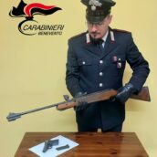 Val Fortore, minaccia una commerciante con pistola finta: uomo denunciato per detenzione abusiva Val Fortore, minaccia una commerciante con pistola finta: uomo denunciato per detenzione abusiva