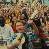 Alfa, in festa tra le strade di Genova: è uscito il video ufficiale di “A me mi piace” con Manu Chao Alfa, in festa tra le strade di Genova: è uscito il video ufficiale di “A me mi piace” con Manu Chao