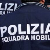 Benevento, appicca incendio davanti al portone di due donne: arrestato 47enne per atti persecutori Benevento, appicca incendio davanti al portone di due donne: arrestato 47enne per atti persecutori