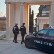 Castelvetere sul Calore, profanate cappelle funebri nel cimitero comunale: denunciate due persone Castelvetere sul Calore, profanate cappelle funebri nel cimitero comunale: denunciate due persone