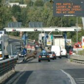 Castel del Lago, fermati al casello con eroina in auto: arrestati due beneventani