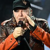 La terra trema nei Campi Flegrei: la potenza del concerto di Vasco La terra trema nei Campi Flegrei: la potenza del concerto di Vasco
