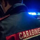 Sant’Angelo dei Lombardi, evade dai domiciliari e danneggia due portoni e due auto con una spranga: denunciato Sant’Angelo dei Lombardi, evade dai domiciliari e danneggia due portoni e due auto con una spranga: denunciato