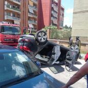 Benevento, incidente nel Rione Ferrovia: auto si ribalta, giovane finisce in ospedale