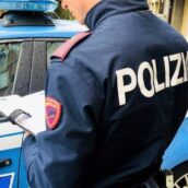 Benevento, controlli della Polizia: ritirate tre patenti per uso del cellulare alla guida