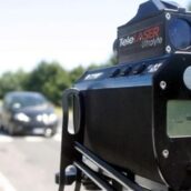 Controlli sulla SS90 bis: cinque patenti ritirate e un’auto sequestrata grazie al tele-laser Controlli sulla SS90 bis: cinque patenti ritirate e un’auto sequestrata grazie al tele-laser