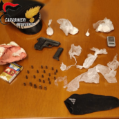 Benevento, arrestati due coniugi per droga e armi clandestine: denunciata anche la nuora