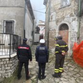 Bisaccia, esplosione in un’abitazione: due feriti lievi. Intervento di Carabinieri, Vigili del Fuoco e 118