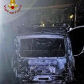 Incendio auto a Solofra: intervengono Vigili del Fuoco e Carabinieri