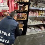 Natale e Capodanno in sicurezza: la Guardia di Finanza di Avellino sequestra oltre 15mila fuochi d’artificio e 18mila prodotti non conformi