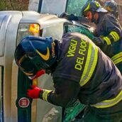 Pratola Serra, auto si ribalta in via Nazionale delle Puglie: donna estratta dai Vigili del Fuoco
