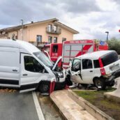 Incidente stradale a Venticano, scontro tra auto e furgone: un ferito