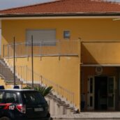 Lauro, acquista le scarpe di moda online ma viene truffata: due denunciati