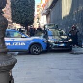 Avellino, forava pneumatici con un coltello: arrestato dopo inseguimento