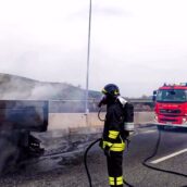 Autoarticolato in fiamme sull’autostrada nei pressi di Lacedonia: traffico rallentato