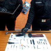 Atripalda, auto con targa falsa e arnesi da scasso: denunciati due stranieri