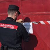 Solofra, viola i sigilli dell’azienda sequestrata: denunciato imprenditore