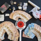 Benevento, blitz antidroga dei Carabinieri: arrestato 23enne con cocaina e 7mila euro in casa