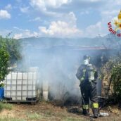 Montoro, incendio in un deposito di attrezzi agricoli: intervento dei Vigili del Fuoco
