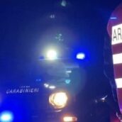 Fugge all’alt dei Carabinieri su un’auto senza targhe: 33enne denunciato